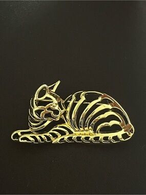 Vintage AJC Gold Tone Openwork Tabby Cat Brooch Pin